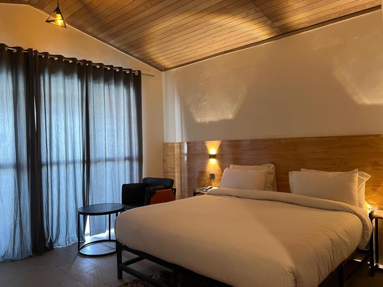 Eat And Read Hotel Skardu Exterior foto