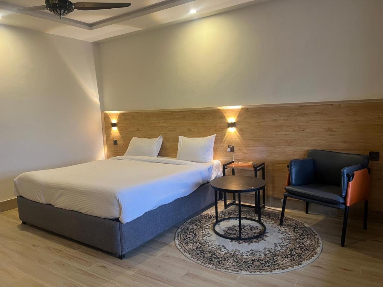 Eat And Read Hotel Skardu Habitación foto