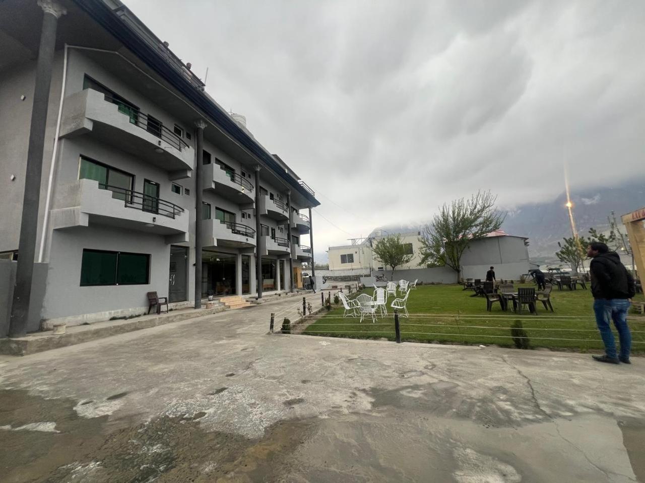Eat And Read Hotel Skardu Exterior foto